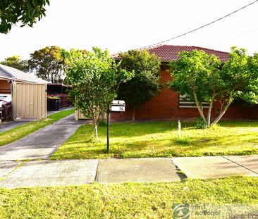 4 Bedroom house in a great location - Photo 3