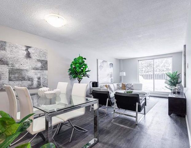 Victoria Arms | 14 Oxford St., Strathroy - Photo 1