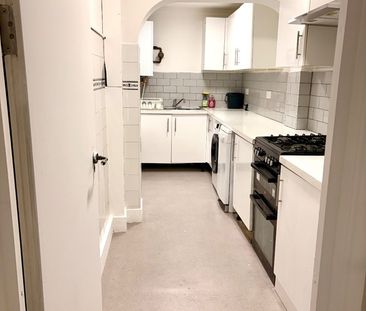 4 Bed Terraced House, Lower Addiscombe Road, CR0 - Photo 3