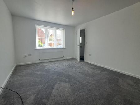 4 bedroom detached house to rent - Photo 2