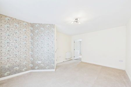 Honington Mews, Farnborough, Hampshire, GU14 - Photo 2