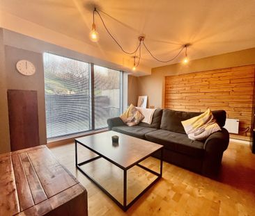 The Avenue, Leeds - Photo 1