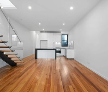 Vibrant Victorian with Bayside Prestige - Photo 4