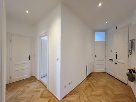 Sanierte 2-Zimmer-Altbauwohnung mit Mini-Balkon - Photo 3