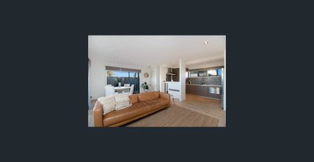 Beautifully appointed, executive style-Open plan living - Photo 2