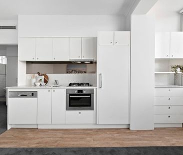 Stylish Bayside Living in the Heart of Elwood - Photo 6
