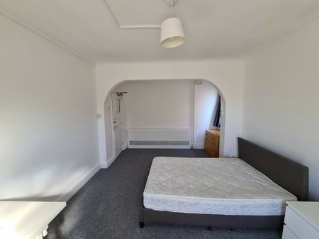 6 Bed Student House on Columbia Road - Photo 3