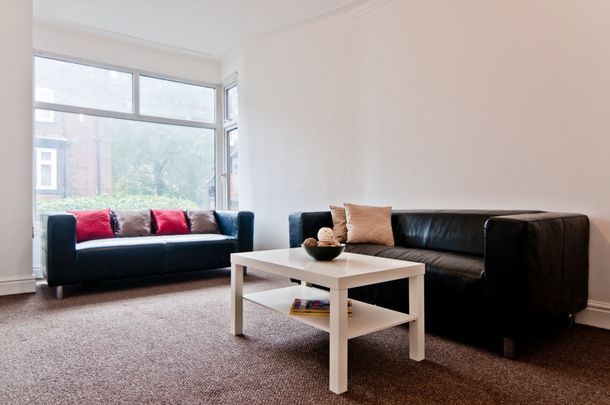 4 Bedroom Terraced House - Photo 1