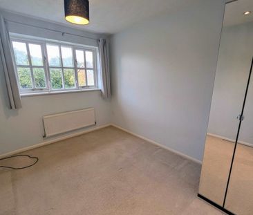 Field Farm Close - Photo 3