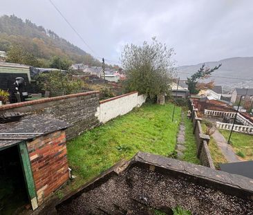 4 bedroom terraced house to rent - Photo 4
