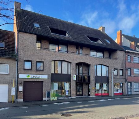 Instapklaar appartement in het stadscentrum, in de nabijheid van openbaar vervoer en station. Mogelijkheid tot huren garage. - Photo 2