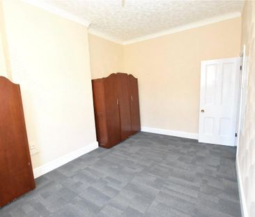 4 bedroom end of terrace house to rent - Photo 6