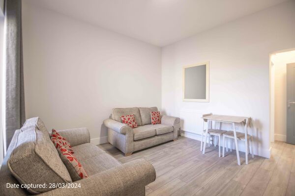 Ground floor, 4 Heslington Road - Photo 1