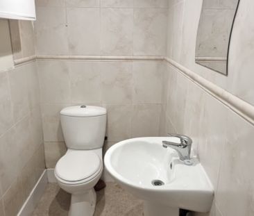 5 Bed - 139 Ash Road, Headingley, Leeds - LS6 3HD - Student - Photo 2