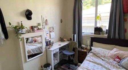 FIVE BEDROOM STAND ALONE FLAT: - Photo 2