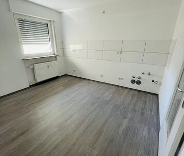 Helle 2 Zimmerwohnung mit modernem Badezimmer und Balkon - Photo 1