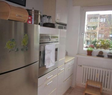 Lichtdurchflutete, großzügige und gut geschnittene Wohnung im Her - Foto 1