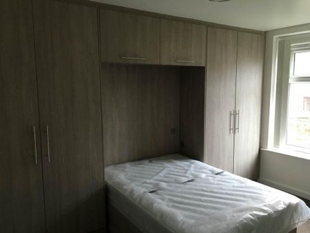 3 bedroom flat to rent - Photo 2