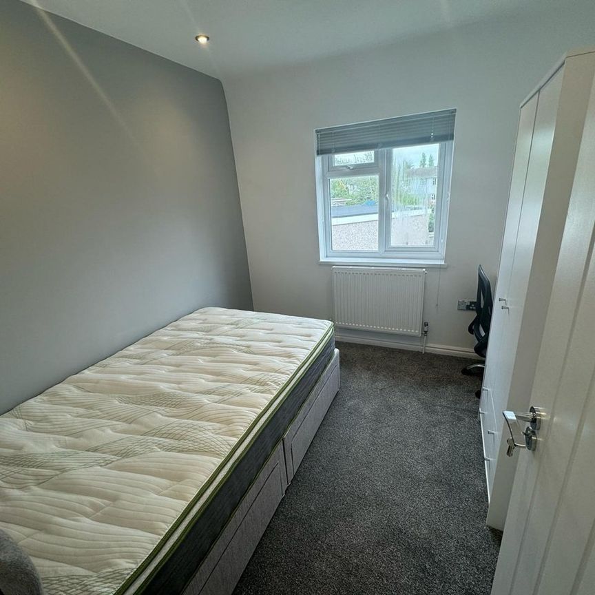 5 Bed Semi-Detached House, Sheriff Avenue, CV4 - Photo 1