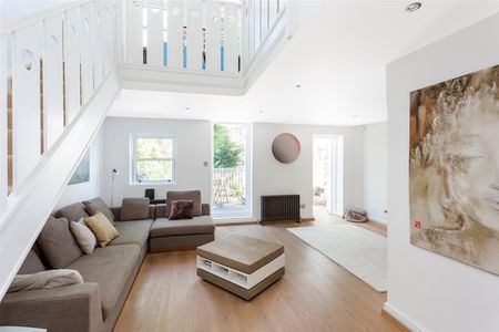 Greencroft Gardens, South Hampstead, London - Photo 2