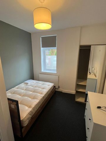 1 bedroom in a house share to rent - Photo 4