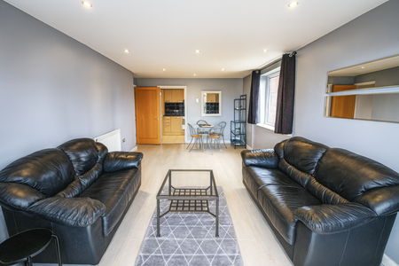 2 bedroom flat to rent - Photo 2