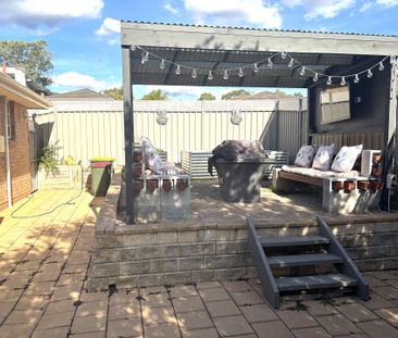 Entertain, Relax & Enjoy – the Ultimate Family Home !! - Photo 6