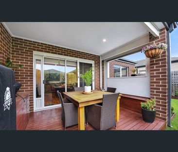 27 Beacon Drive, Cranbourne North, Vic 3977 - Photo 2