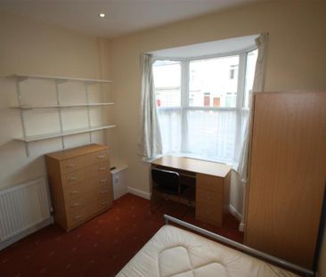 8 bedroom house to rent - Photo 1