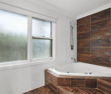 Spacious Family Home in Leafy Castlecrag - Photo 6