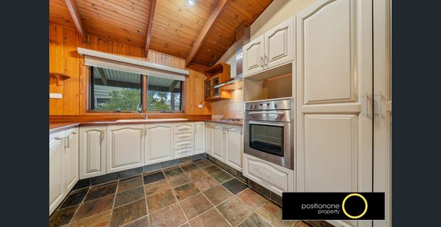 Beautiful Home with Bonus Granny Flat and Horse-Riding Arena in Jimboomba, QLD! - Photo 1