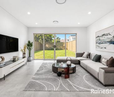 Impressive 3 year old family home with ducted air conditioning - Photo 1