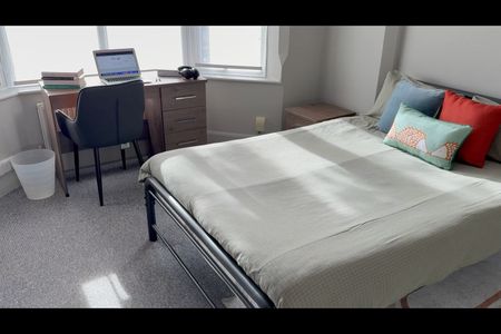 5 Bed Semi-Detached House, Rolleston Drive, NG7 - Photo 5