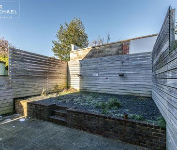 5 bedroom detached house to rent - Photo 3