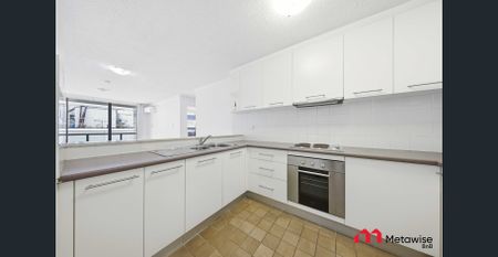 Stylish 2-Bedroom Apartment in the Heart of Sydney - Photo 4