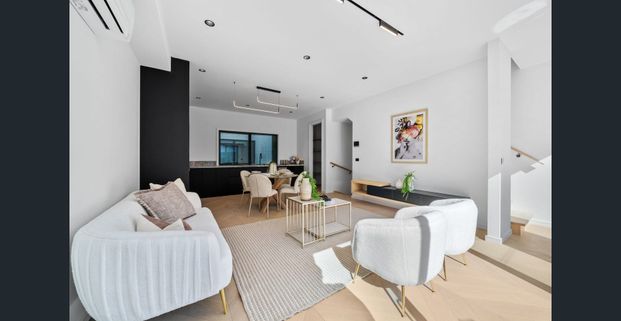 Brand New Townhouse in Prime Maidstone Location! - Photo 1