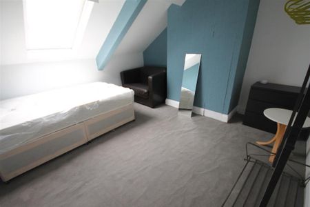 3 bedroom apartment to rent - Photo 4