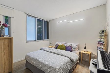 “Large 2 bedroom furnished apartment” - Photo 2