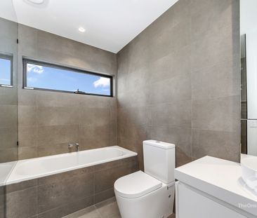 Stylish Three-Bedroom Residence - Photo 6