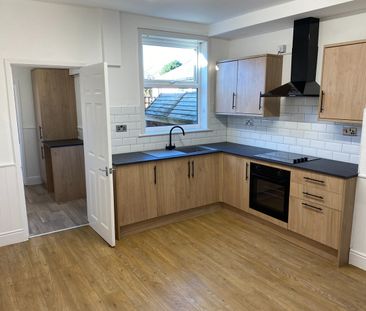 3 Bed Terraced House, Leonard Street, NG6 - Photo 2