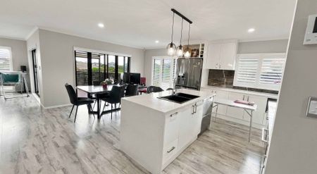 Four bedroom + Utility Room! - Photo 3