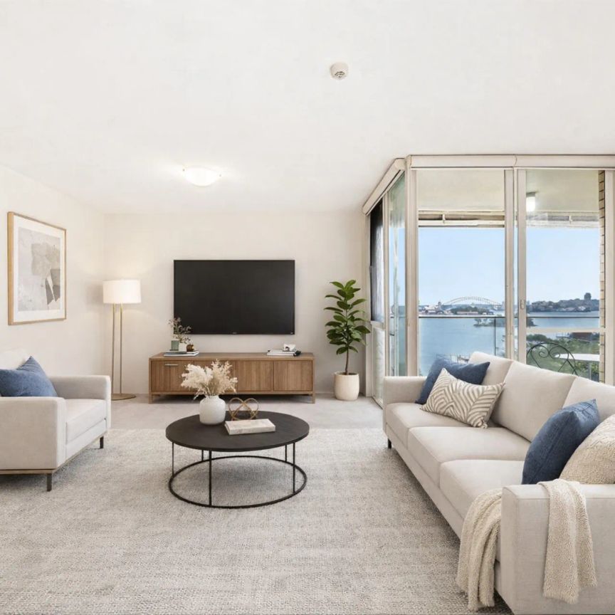 Prestigious Point Piper Apartment Showcasing Breathtaking Harbour Views - Photo 1