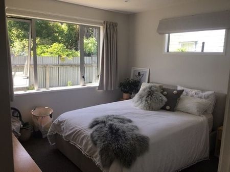 AS NEW PRIVATE 2 BEDROOM TOWNHOUSE - Photo 4