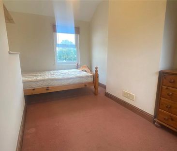 2 bedroom end of terrace house to rent - Photo 3