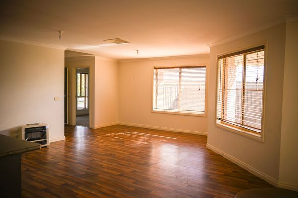Family-Friendly 3 Bedroom Home in Red Cliffs - Photo 1