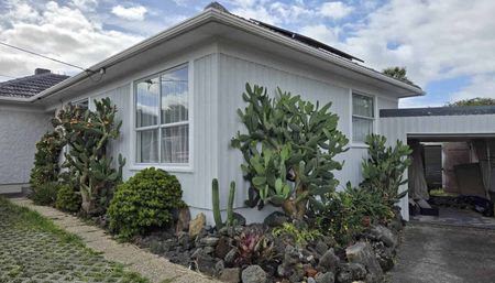Lovely Family Home for Green Fingers! - Photo 5