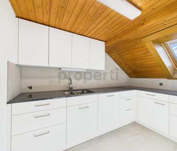 Heimelige Dachwohnung mit neuer Küche und neuem Bad - Photo 1