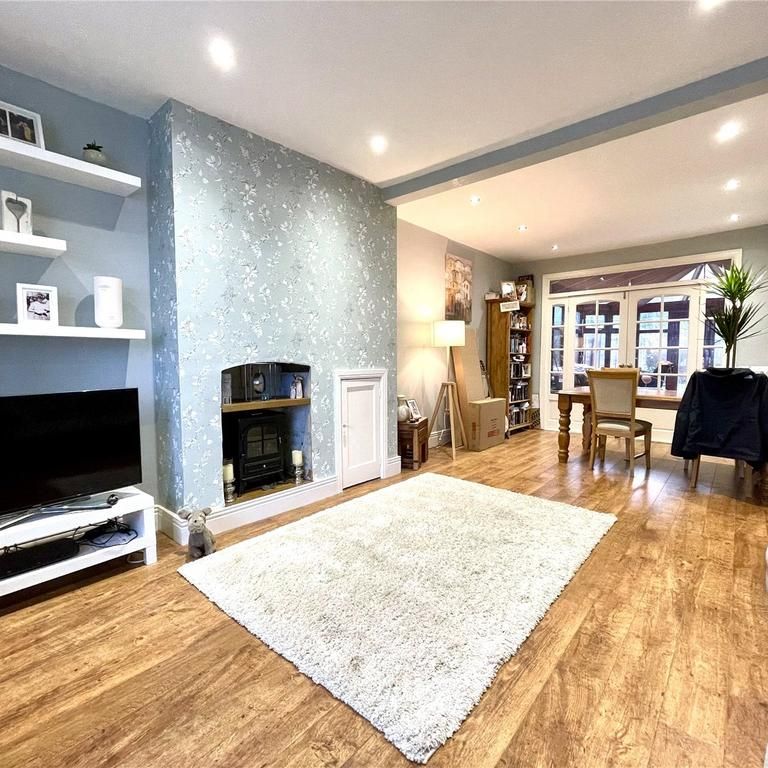 4 bedroom semi-detached house to rent - Photo 1