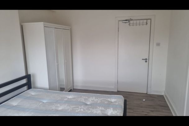 Room in a Shared House, Kennyland Court, NW4 - Photo 1