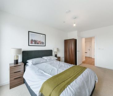 3 bedroom flat to rent - Photo 4